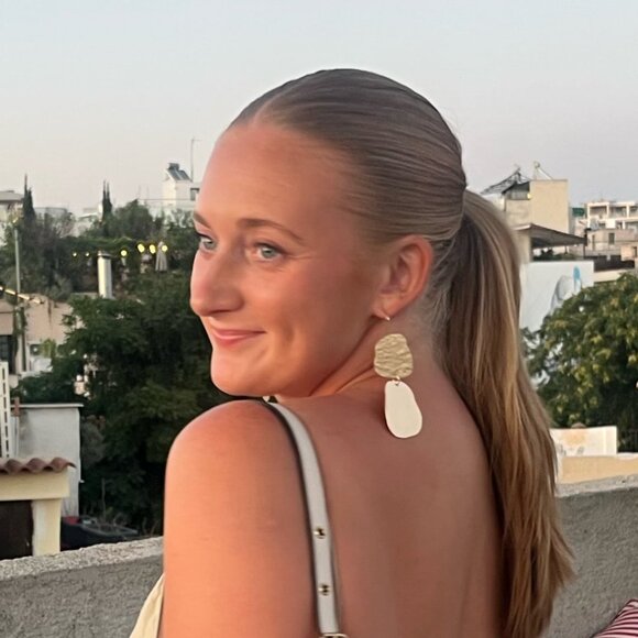 Meet your Posher, Annie - Picture 1 of 1